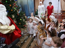 Новогодний праздник в группе № 14 «Капелька»