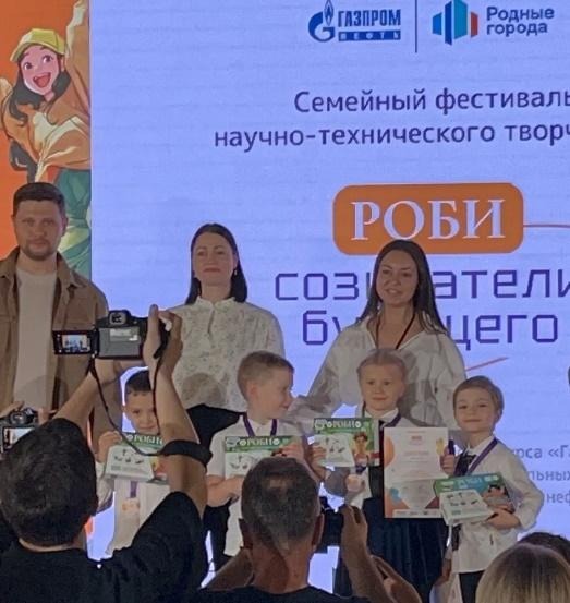«Победа в региональных соревнованиях по робототехнике на Кубок губернатора Тюменской области!»